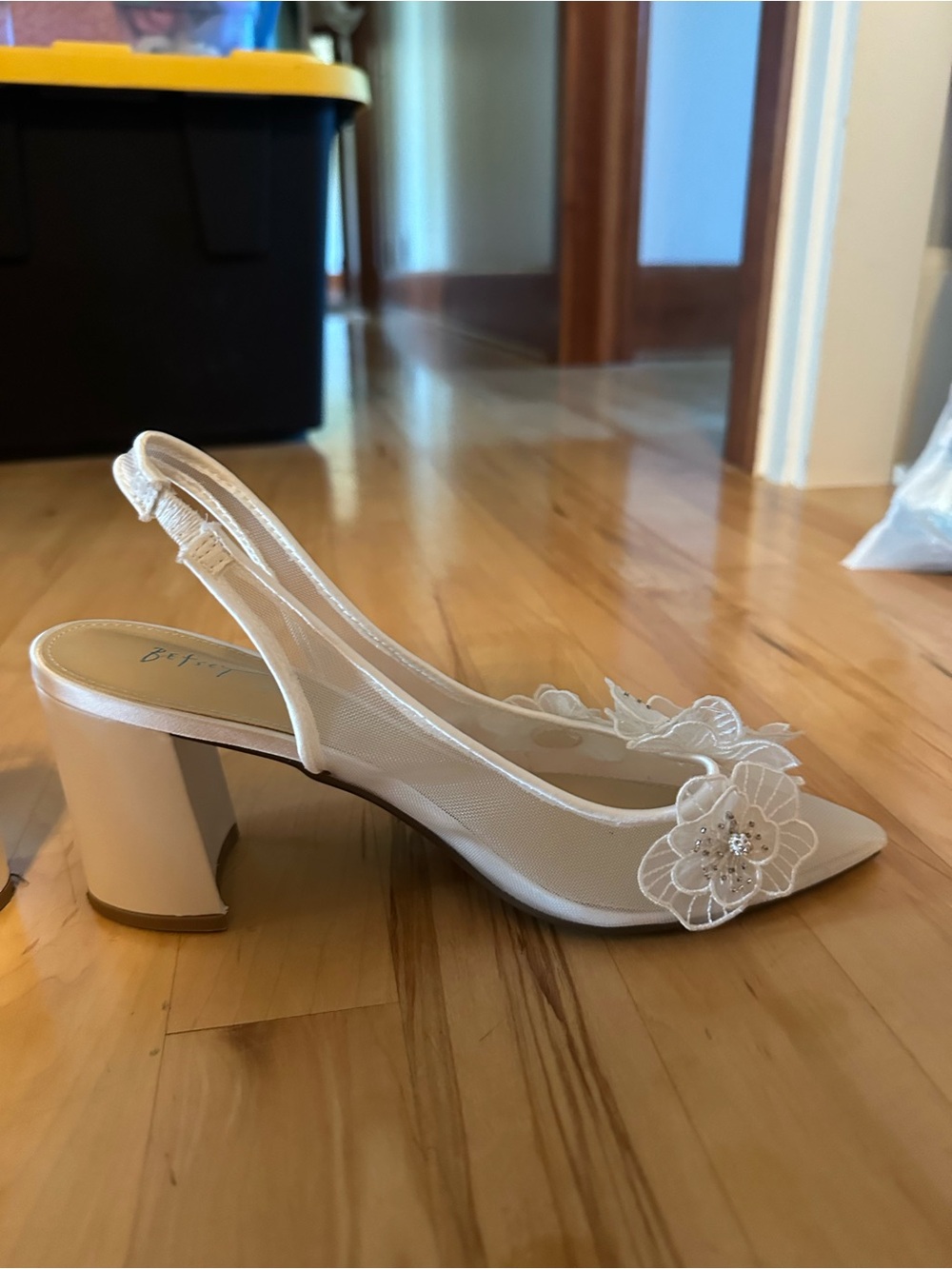 Betsey Johnson Petra heels in ivory  3” sling back size 7 - Picture 6 of 8